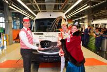 30 Mercedes-Benz Sprinter und Provinzial-Versicherungspolice übergeben